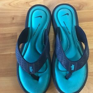 Women’s Nike flip flops